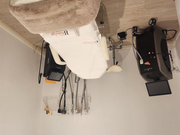skin-clinic-beauty-salon-well-below-replacement-cost-2