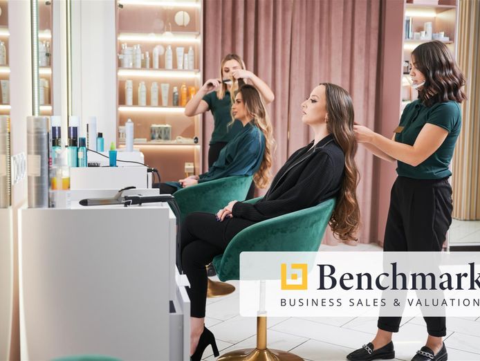 glamorous-hair-and-beauty-salon-tenerife-brisbane-unreal-fitout-opportunity-0