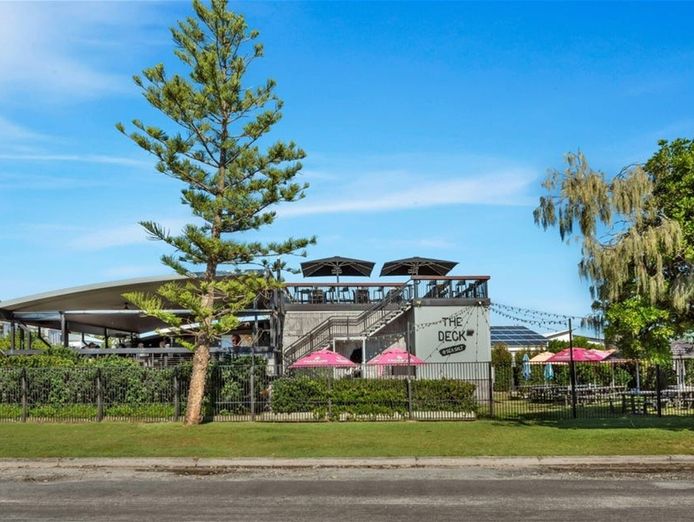 the-ultimate-sea-change-restaurant-bar-amp-cafe-in-coastal-qld-paradise-0