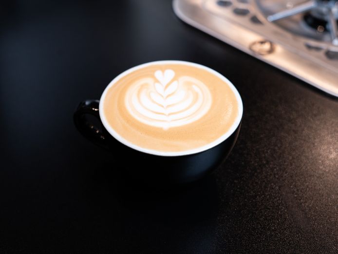 busy-coffee-bar-in-enmore-under-management-1