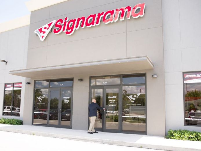 signarama-franchise-be-your-own-boss-in-the-growing-signage-industry-1