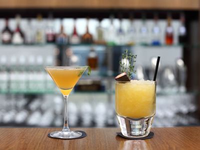 thriving-cafe-by-day-bar-by-night-pf1603-1