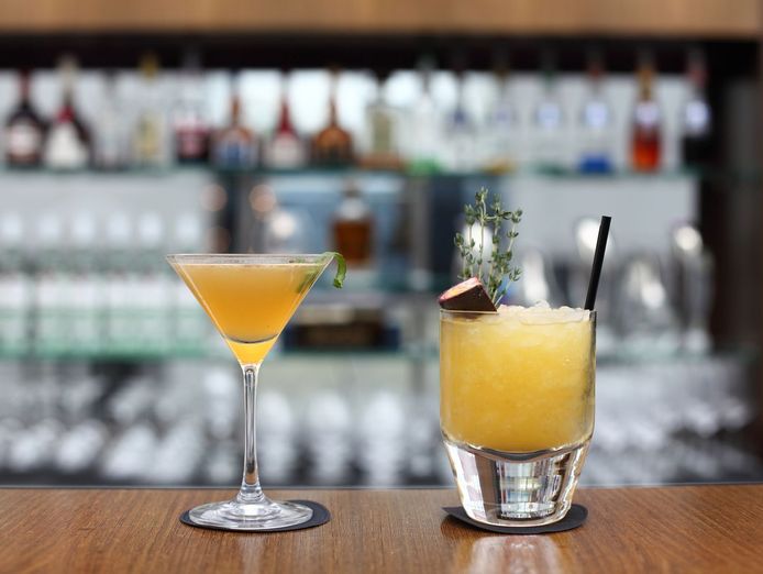 thriving-cafe-by-day-bar-by-night-pf1603-1