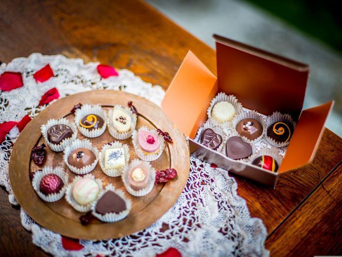 chocolate-shop-cafe-amp-online-gifting-business-sv1601-4