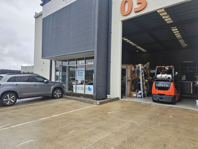 take-the-plunge-and-enjoy-the-benefits-established-pool-and-spa-shop-in-pakenham-1