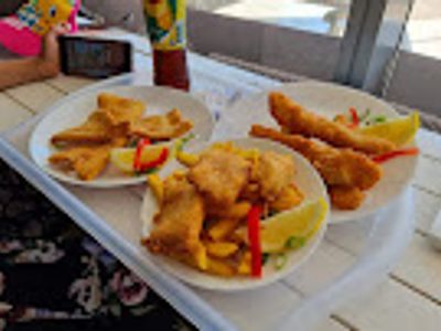 brisbane-inner-city-trendy-liquor-licensed-seafood-fish-chips-for-sale-250000-2
