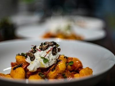 premium-restaurant-strong-revenue-prime-location-1
