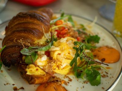 exceptional-cafe-in-melbourne-cbd-for-sale-1