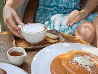 long-established-cafe-near-essendon-for-sale-1