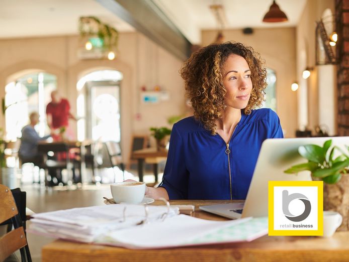 live-the-coastal-dream-waterfront-cafe-bar-0