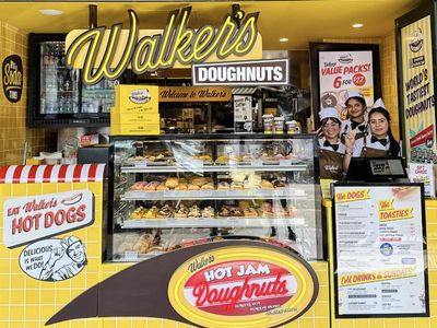 worlds-tastiest-doughnuts-coffee-always-fresh-never-frozen-0