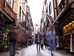 London Court Icon – 30+ Years Trading Retail 