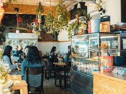 High-Performing Café – Strong Sales, Low Rent & Excellent Reputation!