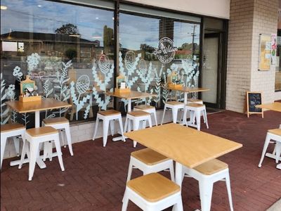 high-turnover-cafe-extremely-low-rent-600k-annual-sales-1