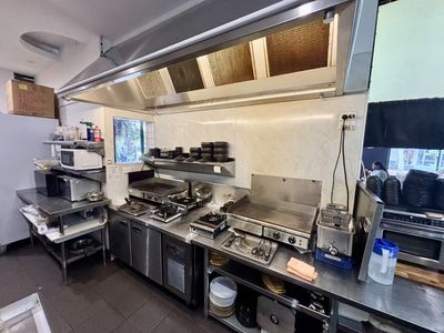 restaurant-opportunity-prime-victoria-park-location-fully-fitted-ready-to-go-2