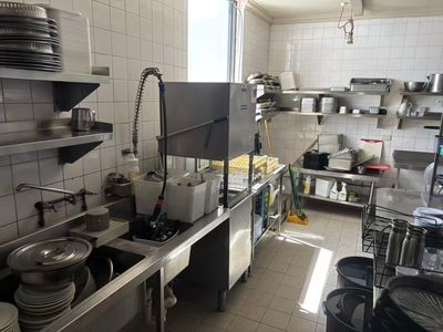 prime-corner-restaurant-opportunity-fully-equipped-ready-to-trade-3