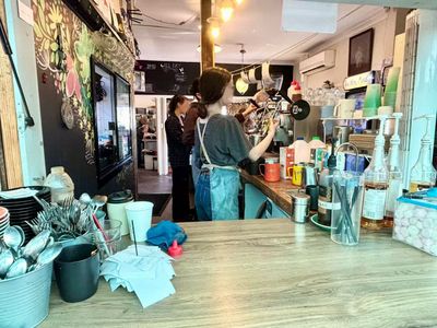 cafe-has-annual-sales-over-900-000-but-no-rent-how-can-this-be-possible-3