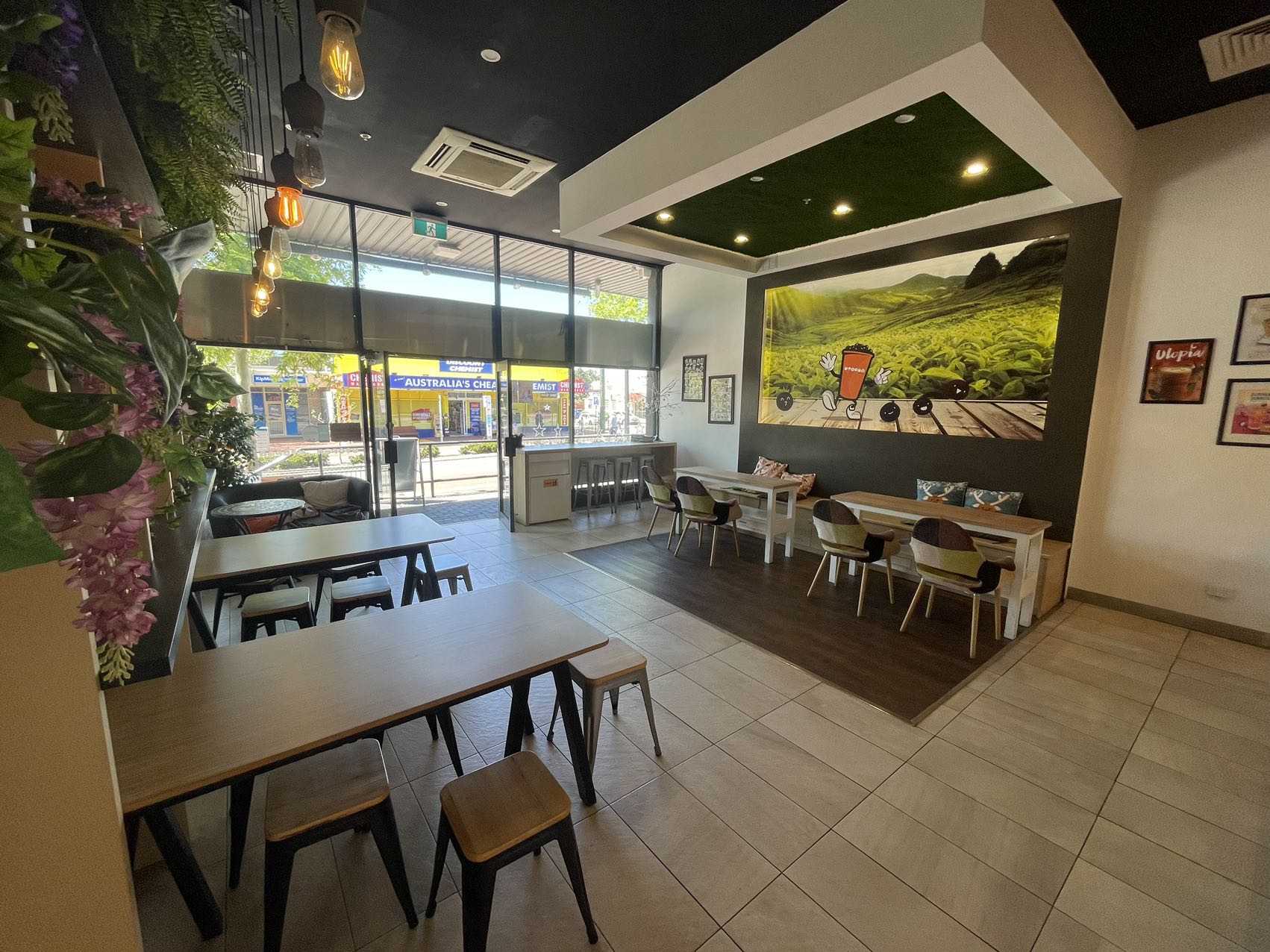 Cafe / Dessert Shop / Bubble Tea opportunity in North Perth in North