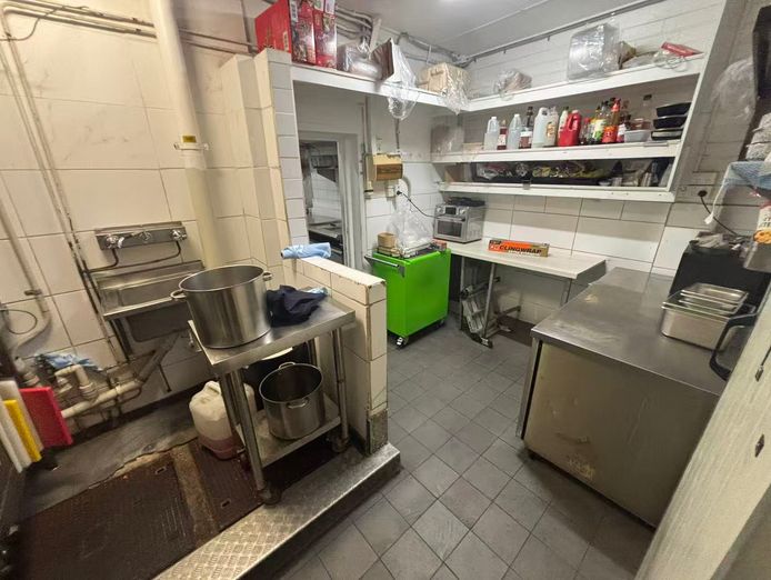 under-offer-low-rent-923-week-modern-restaurant-with-smll-bar-licence-5