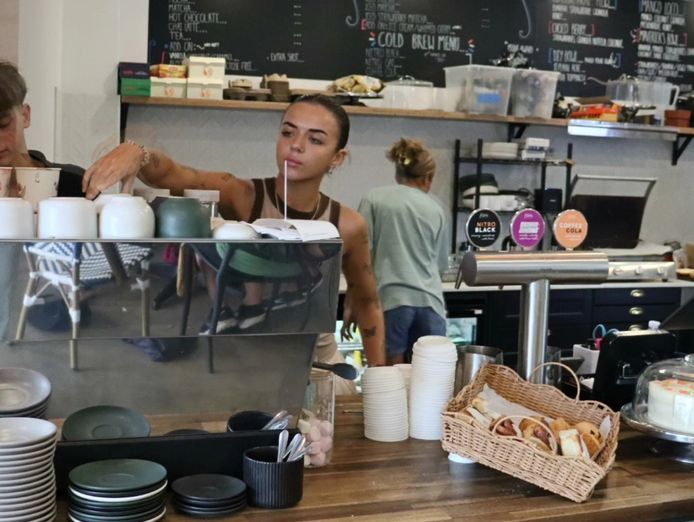 prime-beachfront-cafe-opportunity-rockingham-1