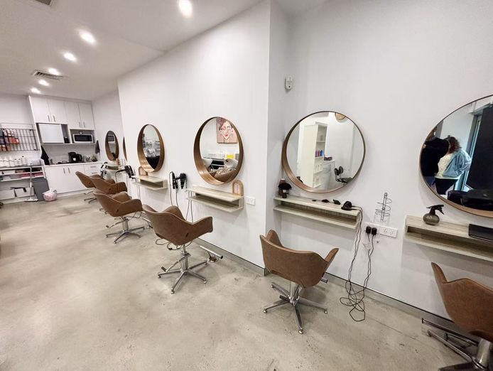 beautiful-boutique-hair-salon-perfect-for-an-ambitious-hairdresser-3