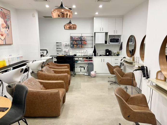 beautiful-boutique-hair-salon-perfect-for-an-ambitious-hairdresser-1