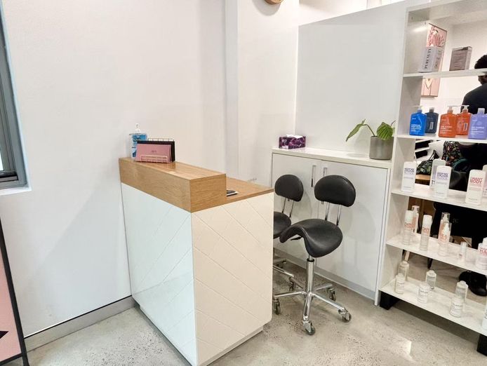 beautiful-boutique-hair-salon-perfect-for-an-ambitious-hairdresser-2