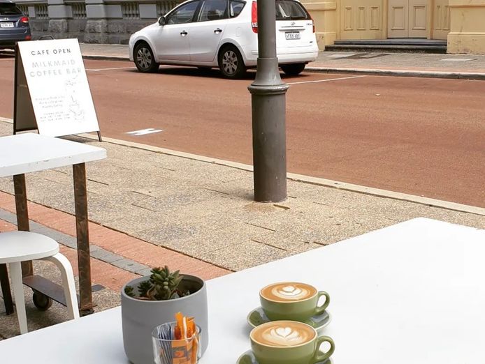 outstanding-coffee-bar-in-freo-with-low-rent-1