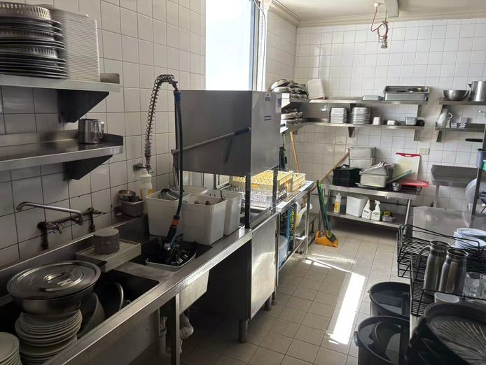 prime-corner-restaurant-opportunity-fully-equipped-ready-to-trade-3