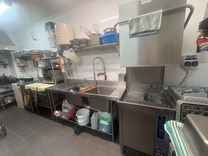 established-1m-revenue-licensed-hospitality-gem-north-perth-5