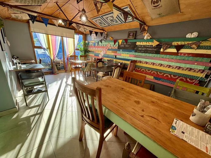 cafe-has-annual-sales-over-900-000-but-no-rent-how-can-this-be-possible-6
