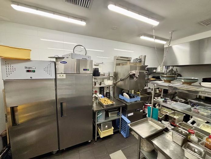 restaurant-opportunity-prime-victoria-park-location-fully-fitted-ready-to-go-0