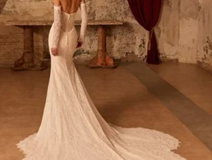 bridal-wedding-gowns-international-designers-est-20-years-1
