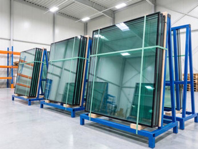 design-and-build-custom-glass-truck-bodies-and-racks-3