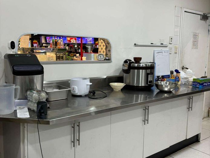 restaurant-in-a-foodcourt-busy-shopping-centre-in-salisbury-downs-8