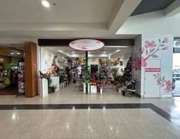 Florist in High Foot Traffic Location with vending machine