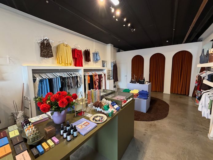 retail-boutique-established-brand-strong-following-online-growth-potential-0