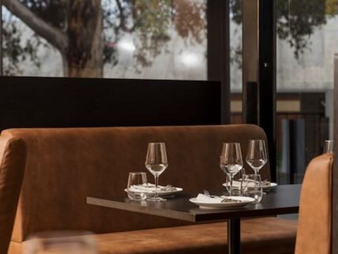 urgent-sale-fully-equipped-italian-restaurant-bar-under-management-3