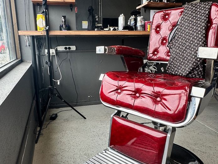 barber-in-south-east-with-lowest-rent-in-town-0