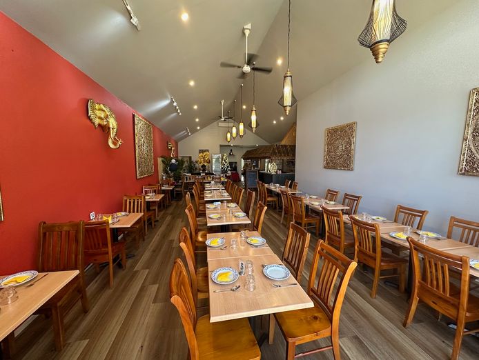 busy-thai-restaurant-torquay-1
