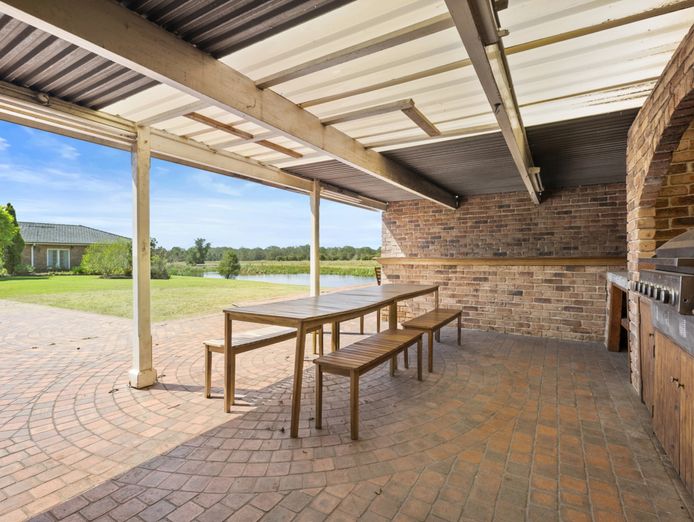 luxury-lifestyle-property-with-multiple-revenue-streams-hunter-valley-4