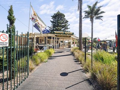 mini-golf-by-the-sea-0