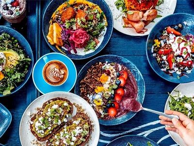 three-beans-franchise-cafe-in-busy-shopping-centre-1