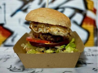 popular-community-cafe-with-strong-coffee-sales-2