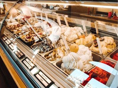 gelateria-shop-with-onsite-production-2