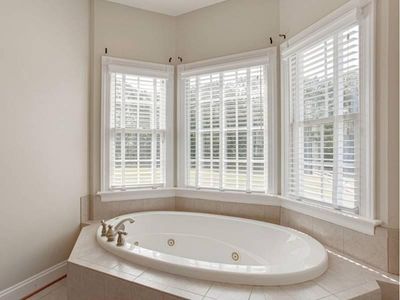 long-standing-retailer-with-exclusive-premium-brands-2