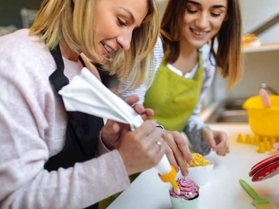 a-sweet-opportunity-established-cake-amp-cupcake-shop-in-the-north-shore-2
