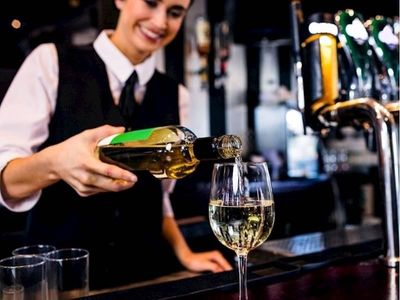 cafe-amp-wine-barin-qvb-sydney-shopping-centre-asset-sale-3