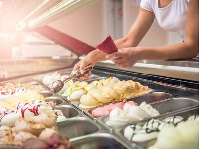 gelateria-shop-with-onsite-production-3