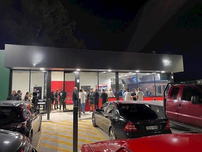 amazing-pizza-burger-shawarma-eatery-with-acai-truck-4